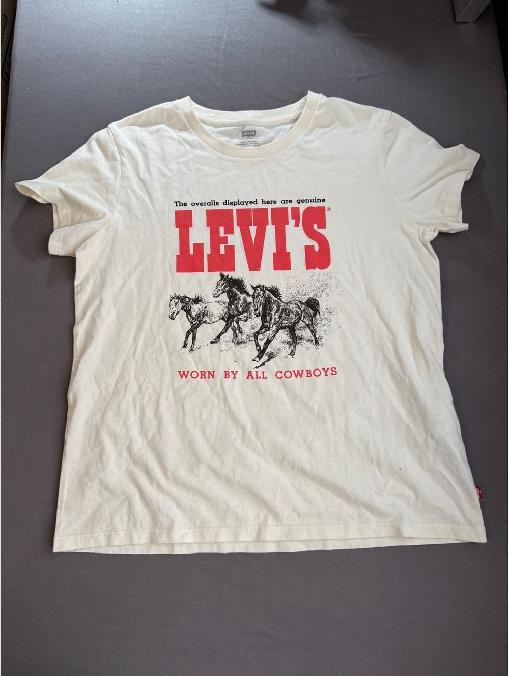Levi's White Graphic T-Shirt Worn by All Cowboys Print, Size M